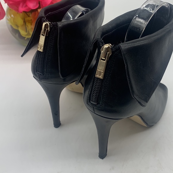 Ivanka Trump Itderri Black Leather Peep Toe Heeled Ankle Boot Size 8.5 BAB4129D - Picture 3 of 9